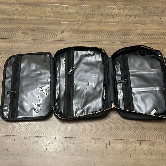 Jessica Moore Makeup carrying pouch - Picture 8 of 9